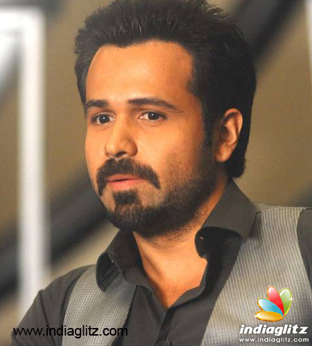 Emraan Hashmi Escapes From 2000 Men Bollywood News Indiaglitz Com The trailer shows emraan hashmi's character hiring a brilliant student to sit in the engineering entrance exams on behalf of other students. emraan hashmi escapes from 2000 men