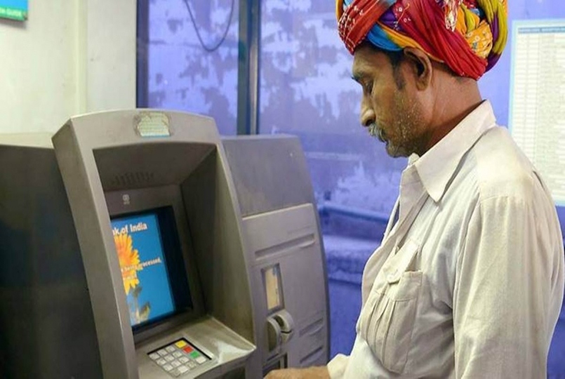 கொரோனா; அடுத்த 3 மாதங்களுக்கு ATMகளில் சேவைக்கட்டணம் இல்லாமல் பணம் எடுக்கலாம்!!!